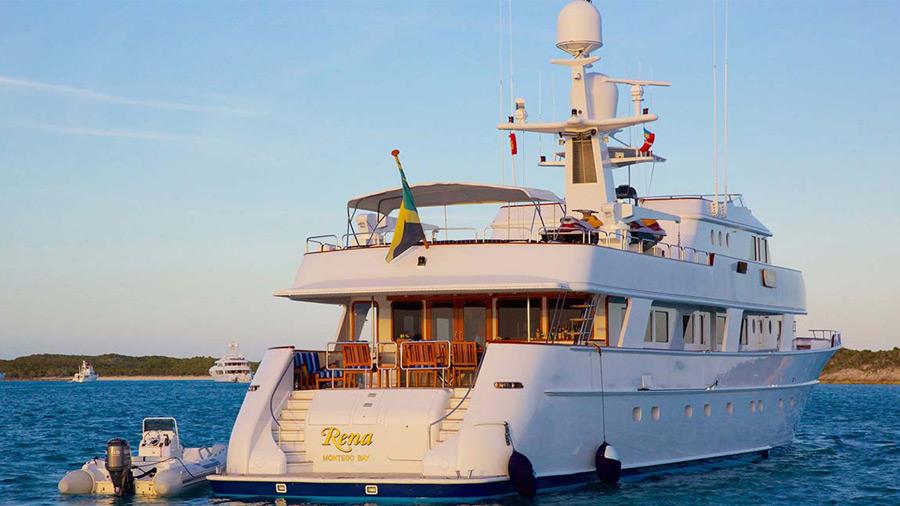 Rena-145-nqea-luxury-charter-yacht-aft-profile-(900px) 157-Christensen-Mi-Amore-luxury-yacht-charter-skylounge-(900px)